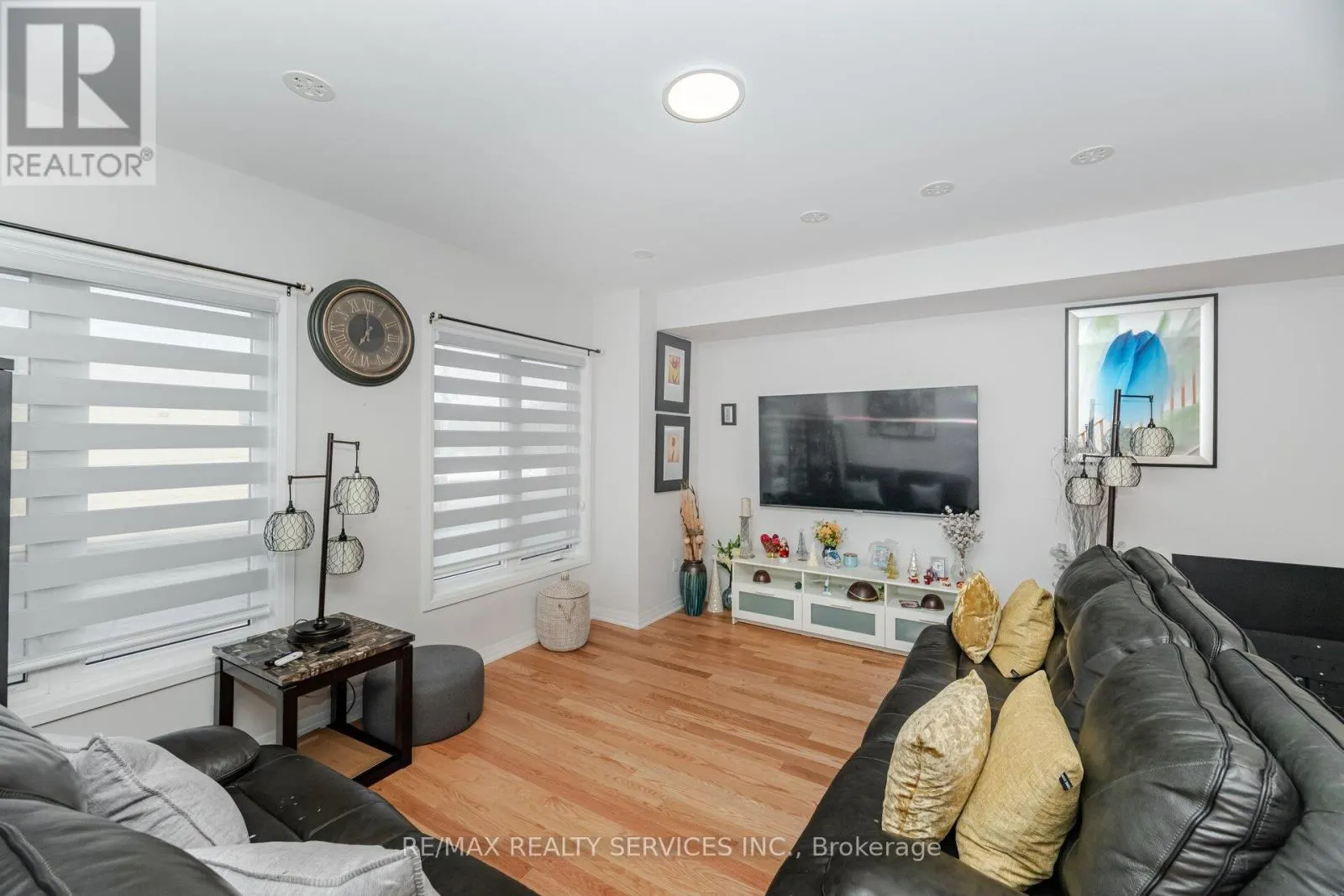 12 - 220 DISSETTE STREET