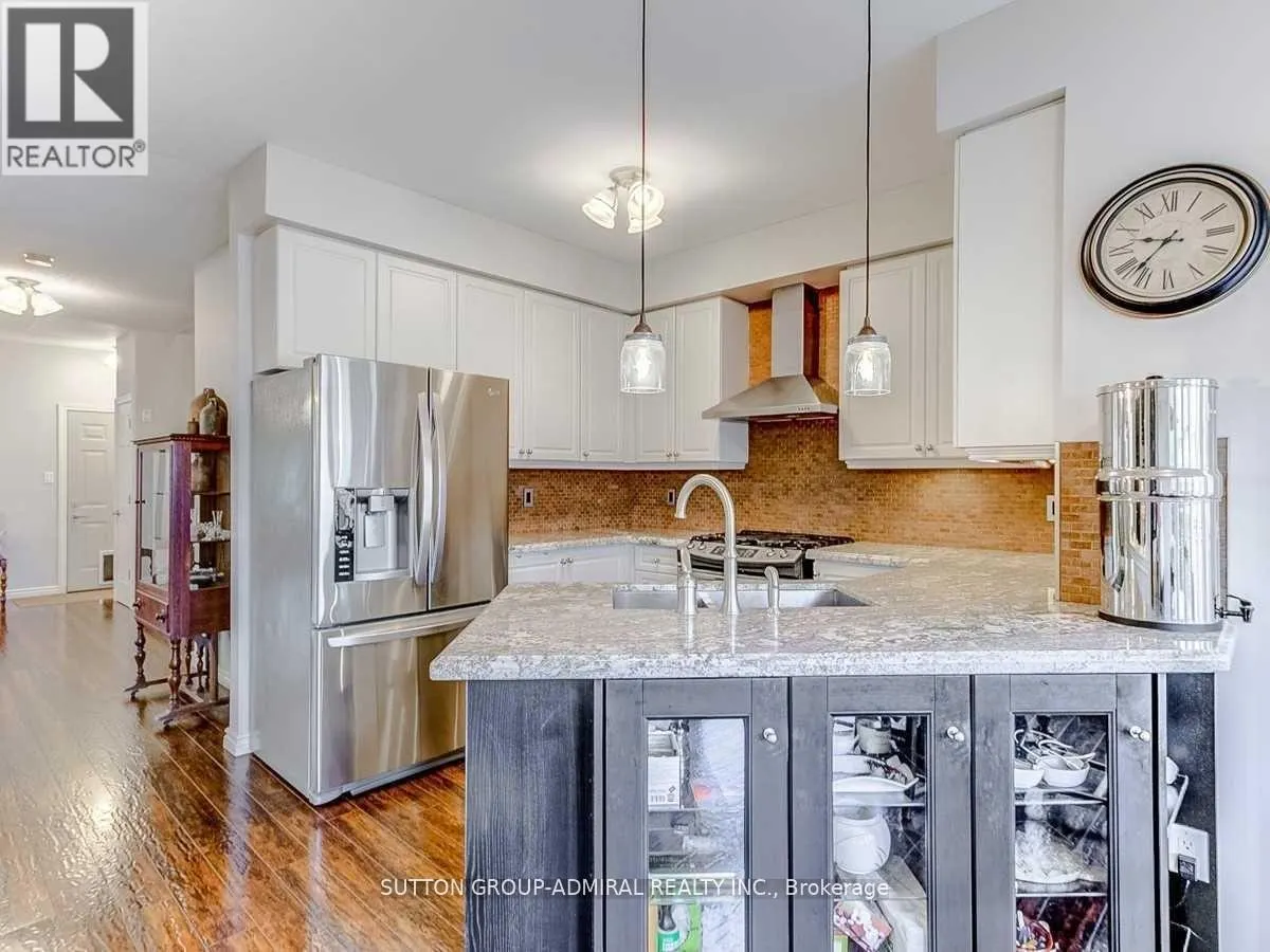 30 LACONA CRESCENT