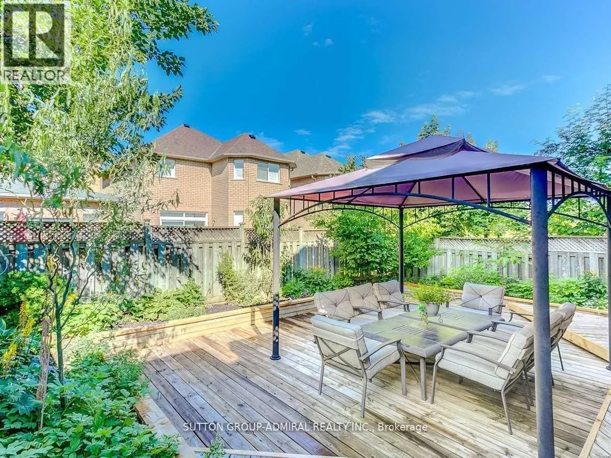 30 LACONA CRESCENT