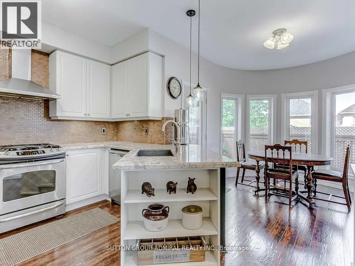 30 LACONA CRESCENT