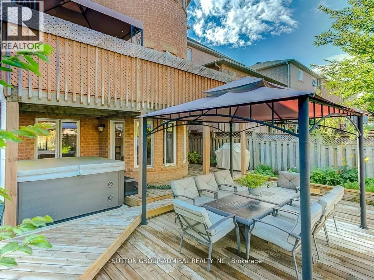 30 LACONA CRESCENT