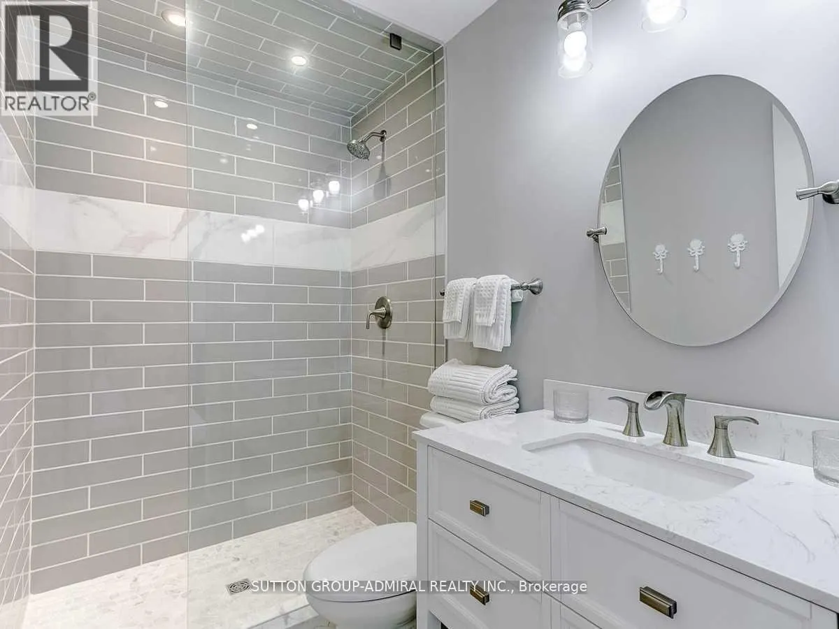 MAIN & 2ND - 30 LACONA CRESCENT