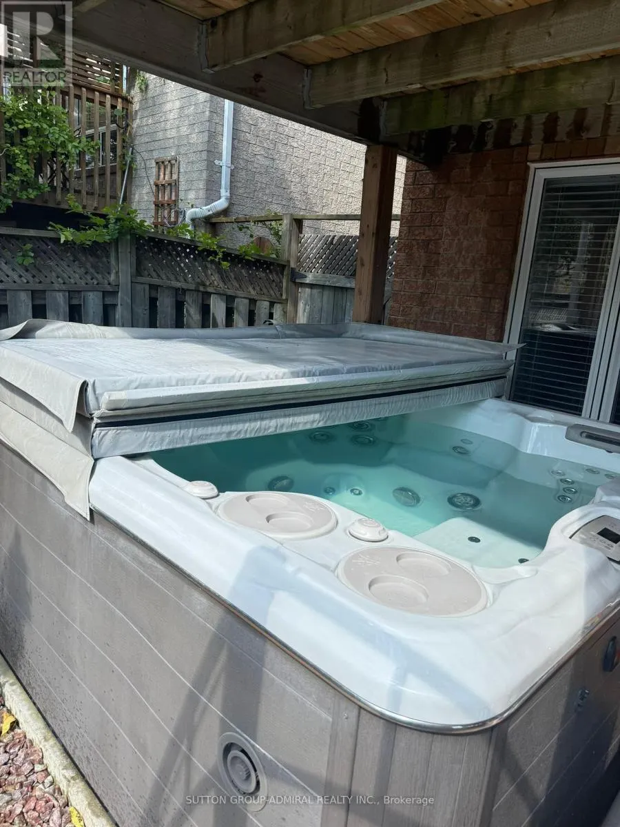 MAIN & 2ND - 30 LACONA CRESCENT