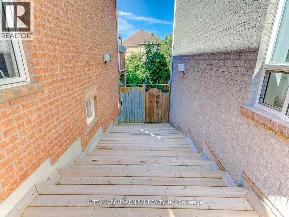MAIN & 2ND - 30 LACONA CRESCENT