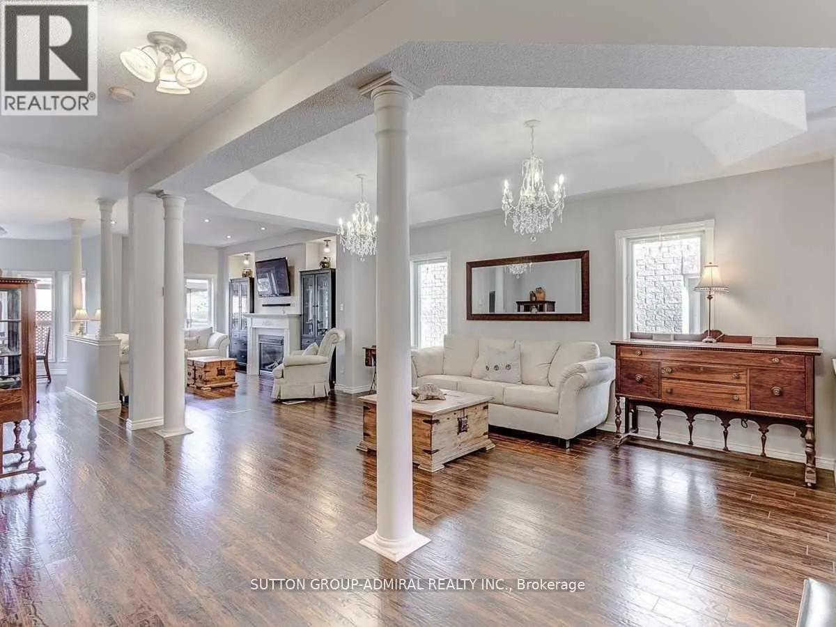 MAIN & 2ND - 30 LACONA CRESCENT