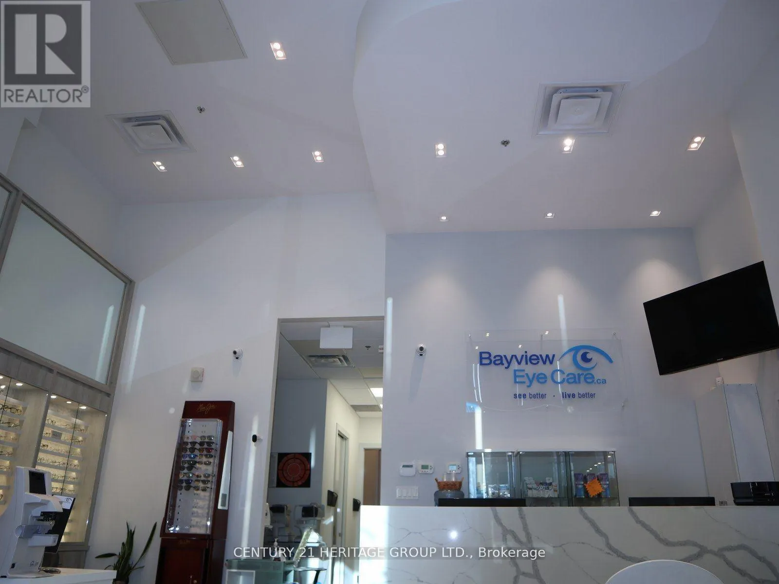 123 & 125 - 8763 BAYVIEW AVENUE