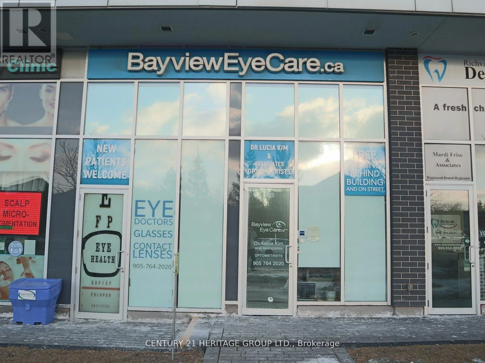123 & 125 - 8763 BAYVIEW AVENUE