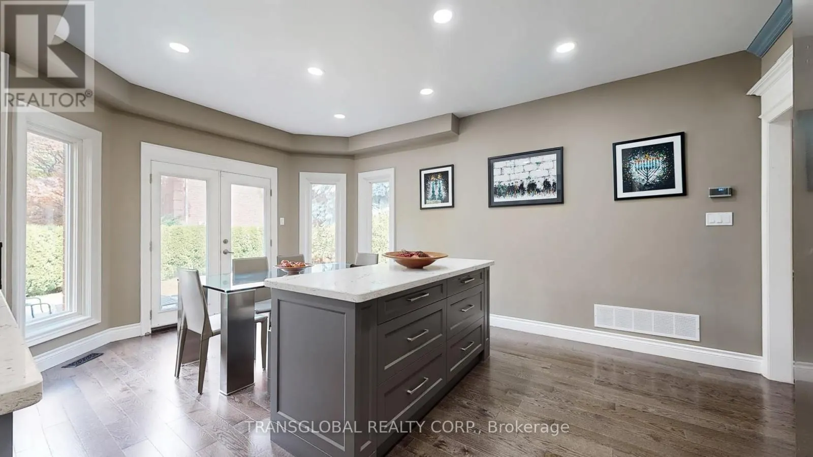 458 BEVERLEY GLEN BOULEVARD