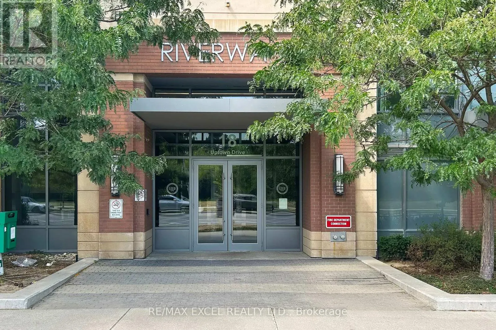 207 - 18 UPTOWN DRIVE
