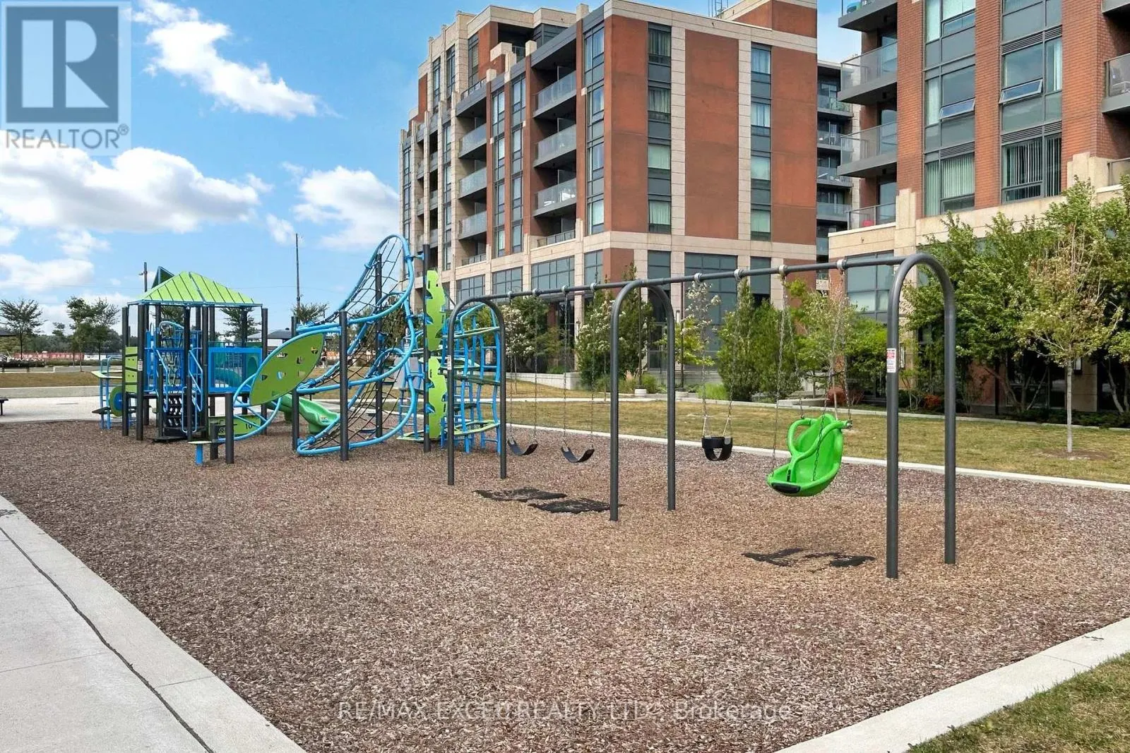 207 - 18 UPTOWN DRIVE