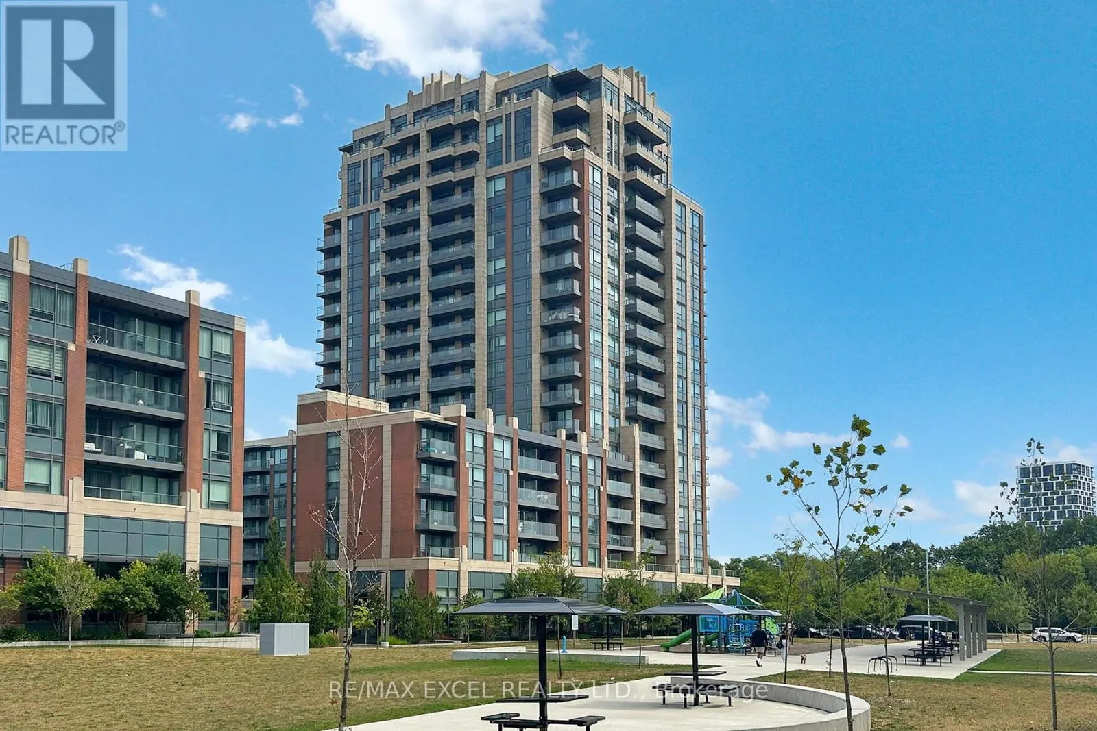 207 - 18 UPTOWN DRIVE
