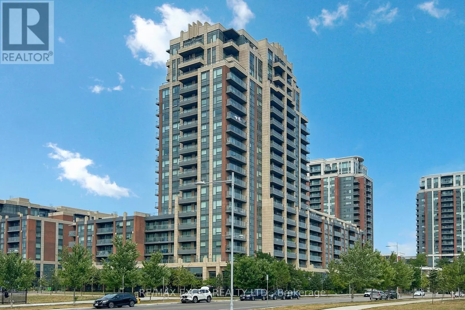 207 - 18 UPTOWN DRIVE