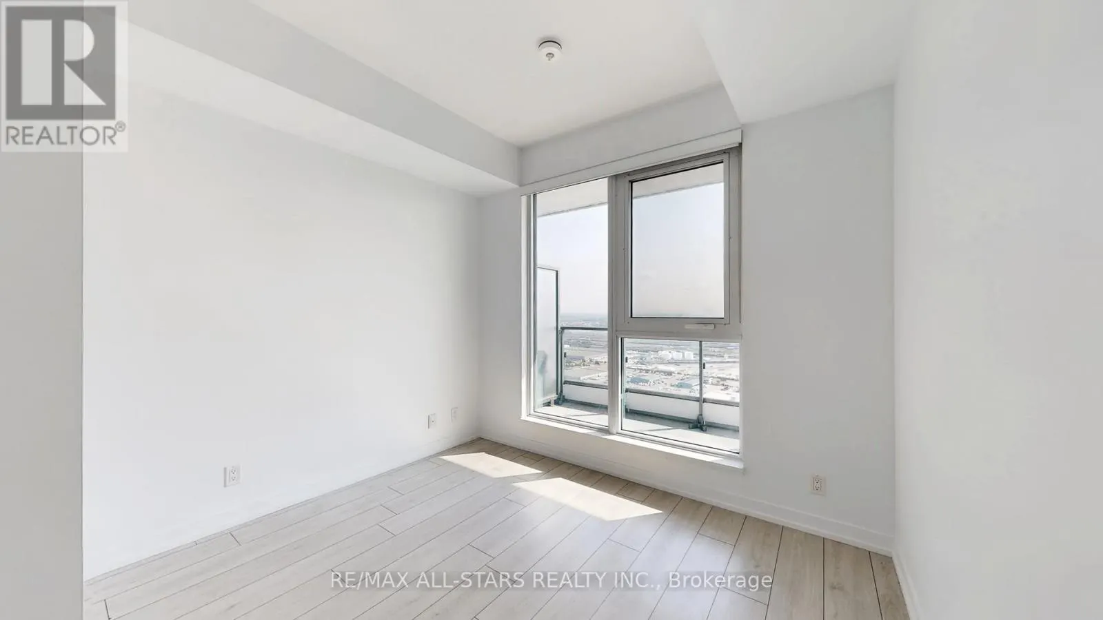 5003 - 950 PORTAGE PARKWAY