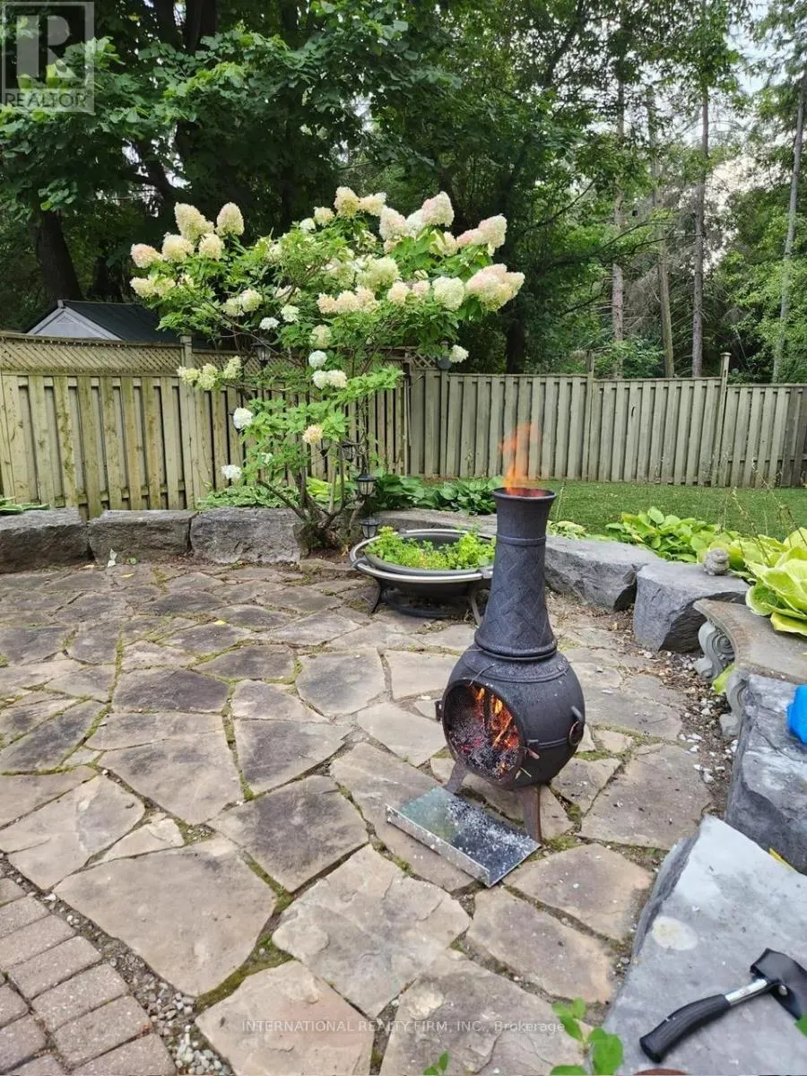 276 SHERIDAN COURT