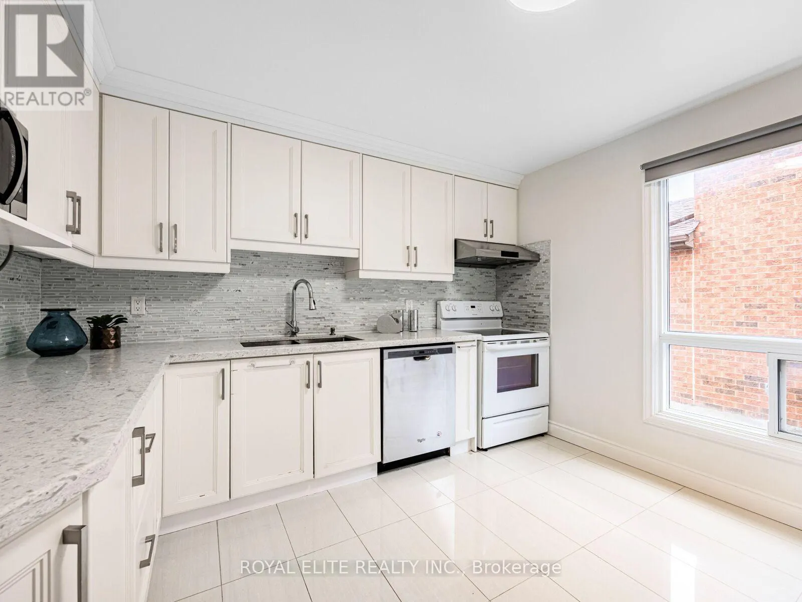 29 ASHMORE CRESCENT