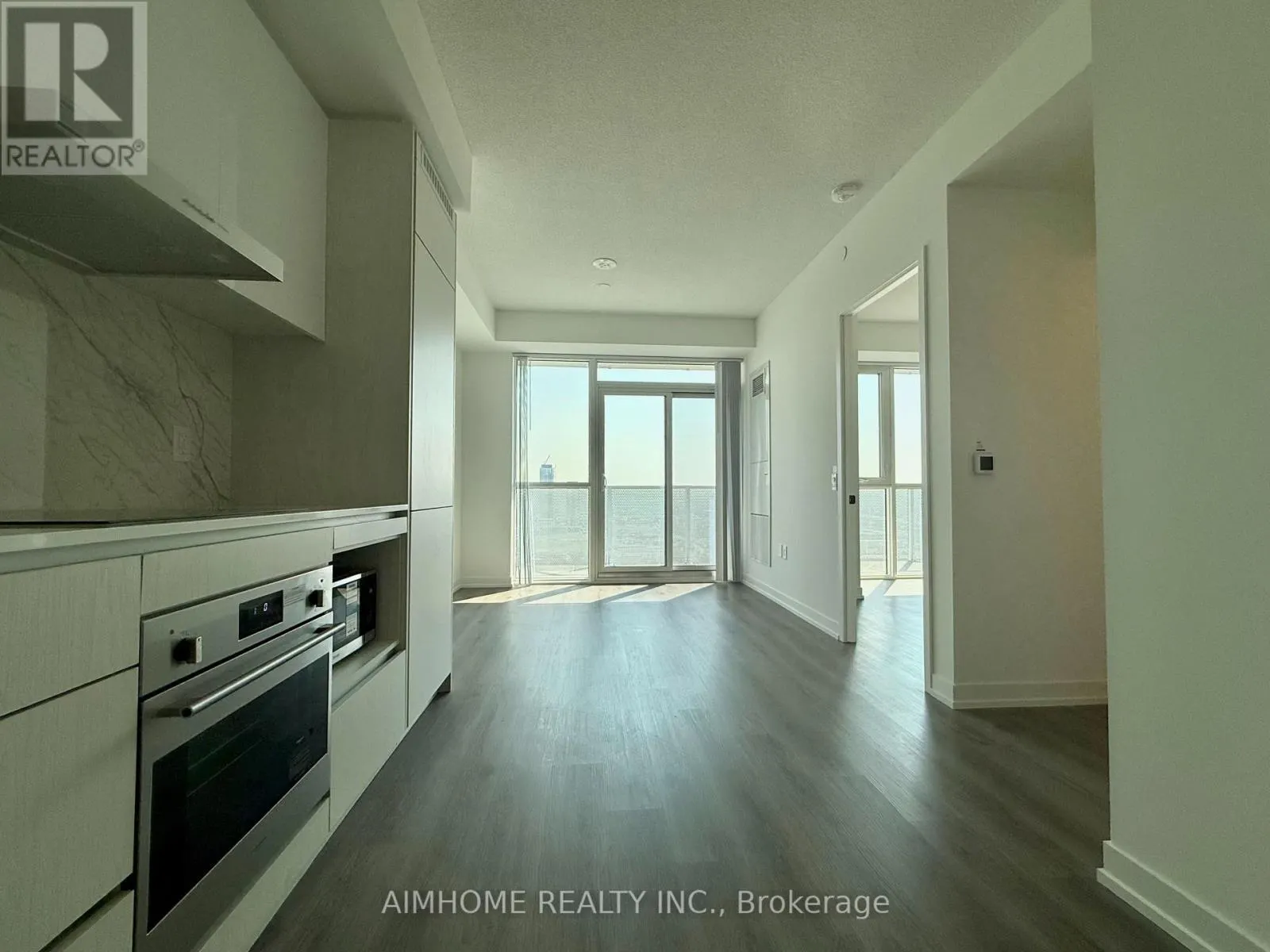 3207 - 28 INTERCHANGE WAY