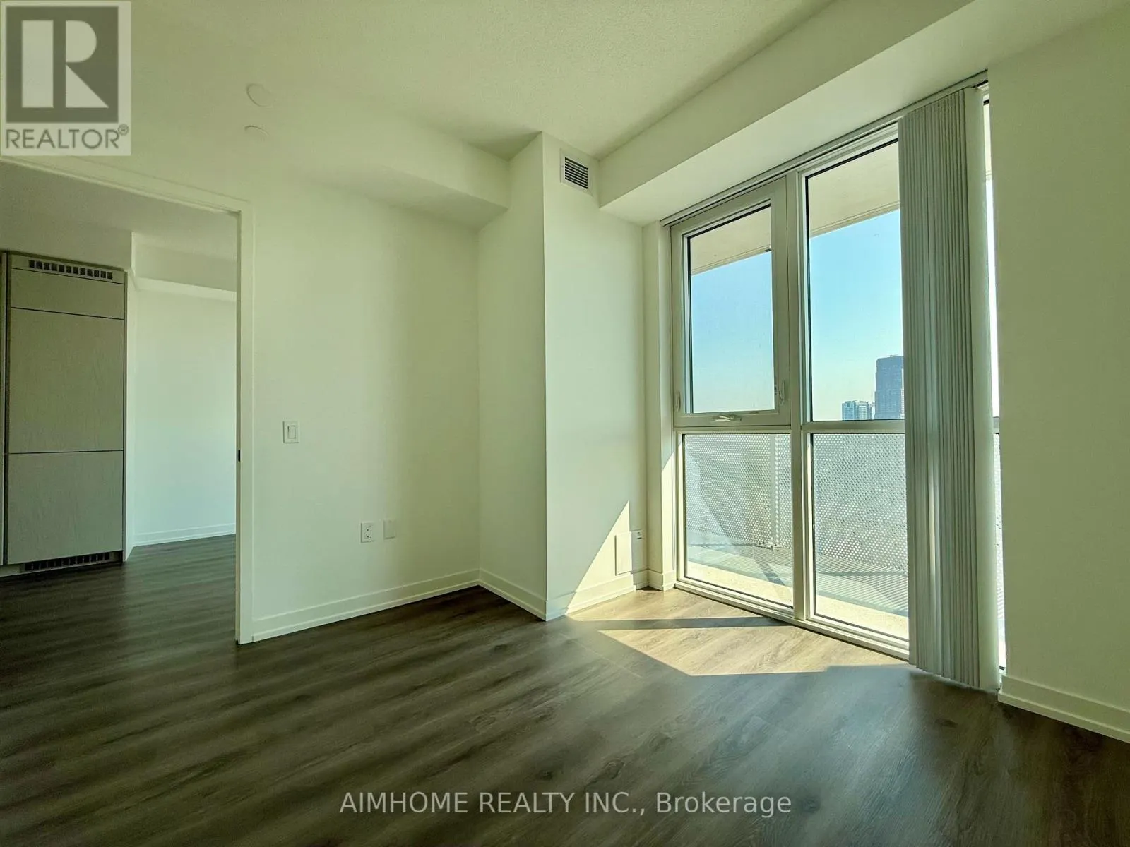 3207 - 28 INTERCHANGE WAY