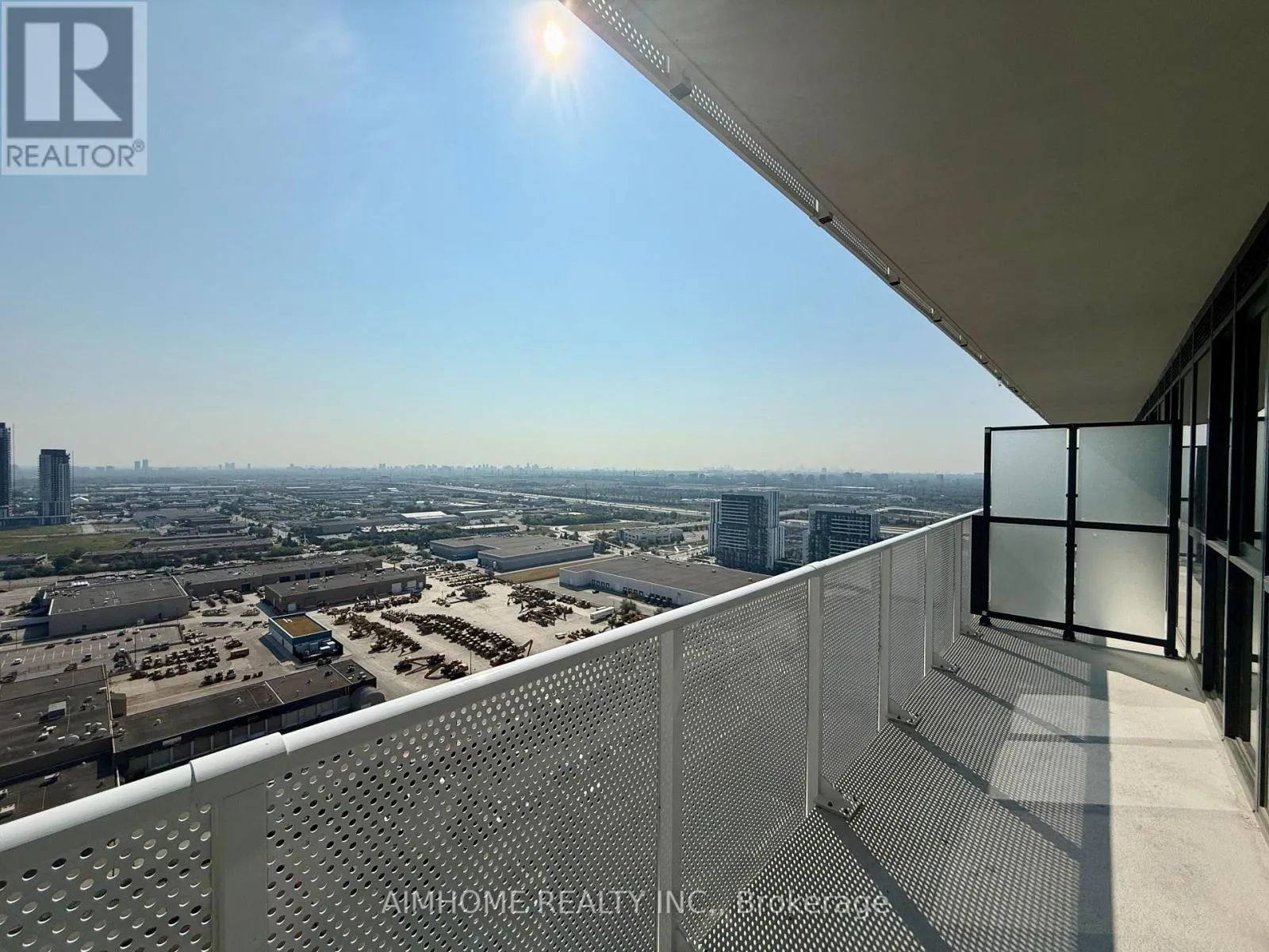 3207 - 28 INTERCHANGE WAY