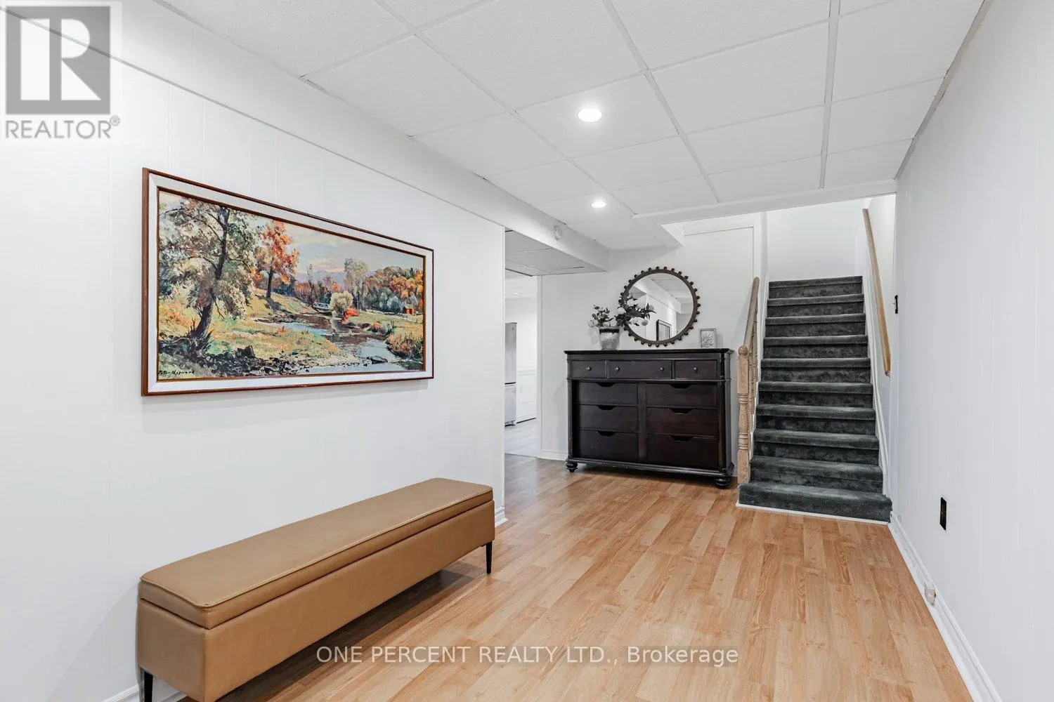 37 LANSBURY COURT