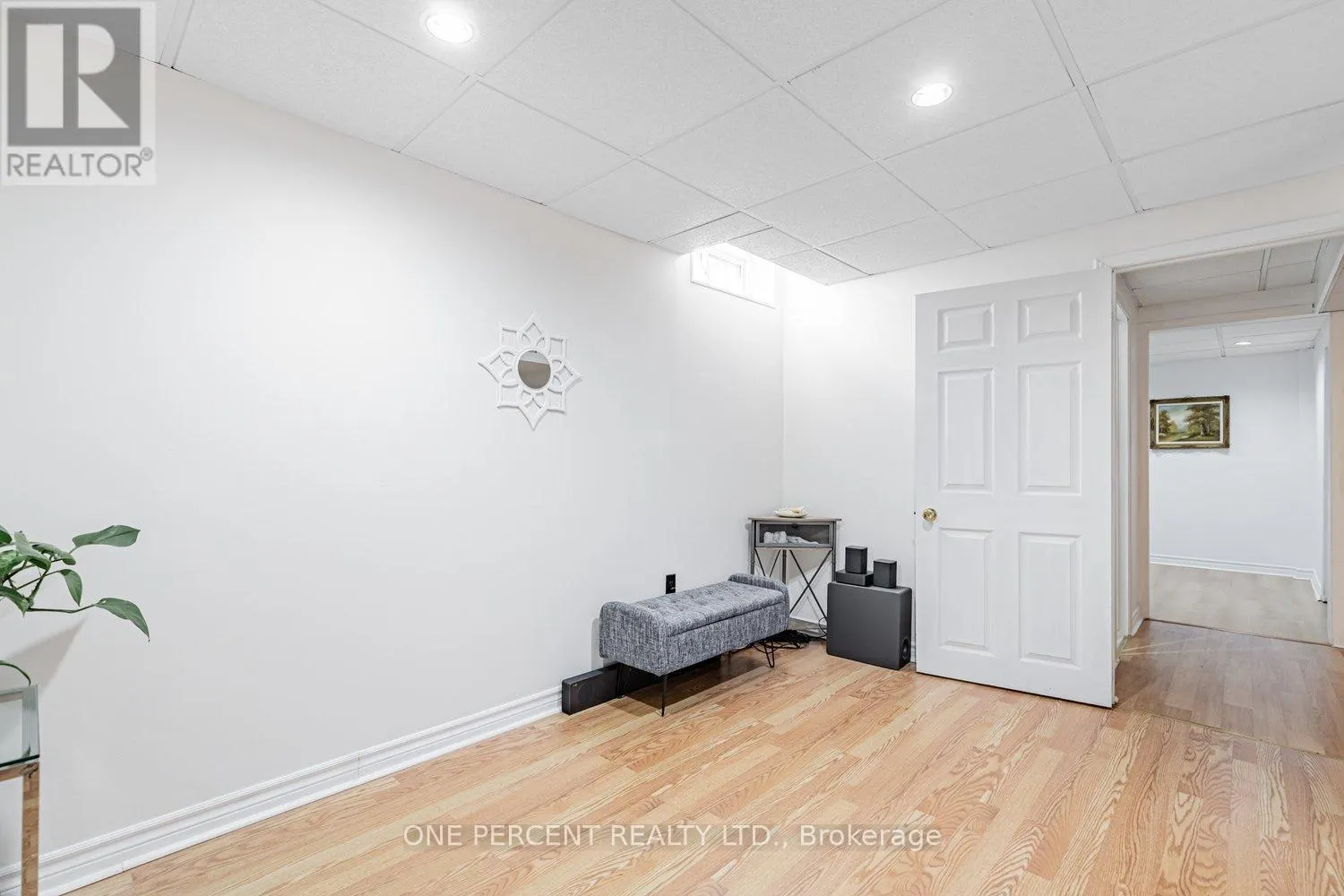 37 LANSBURY COURT