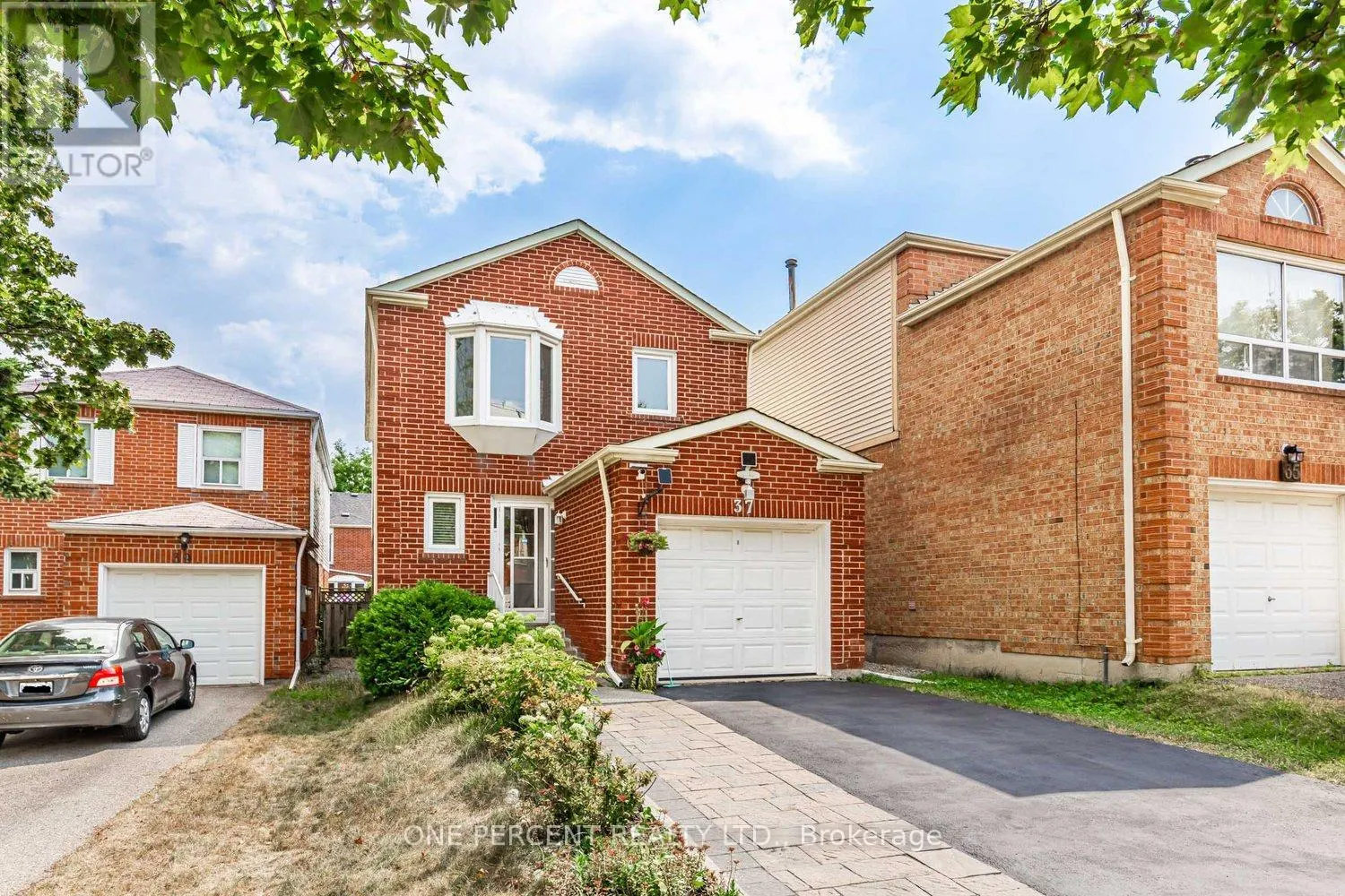 37 LANSBURY COURT