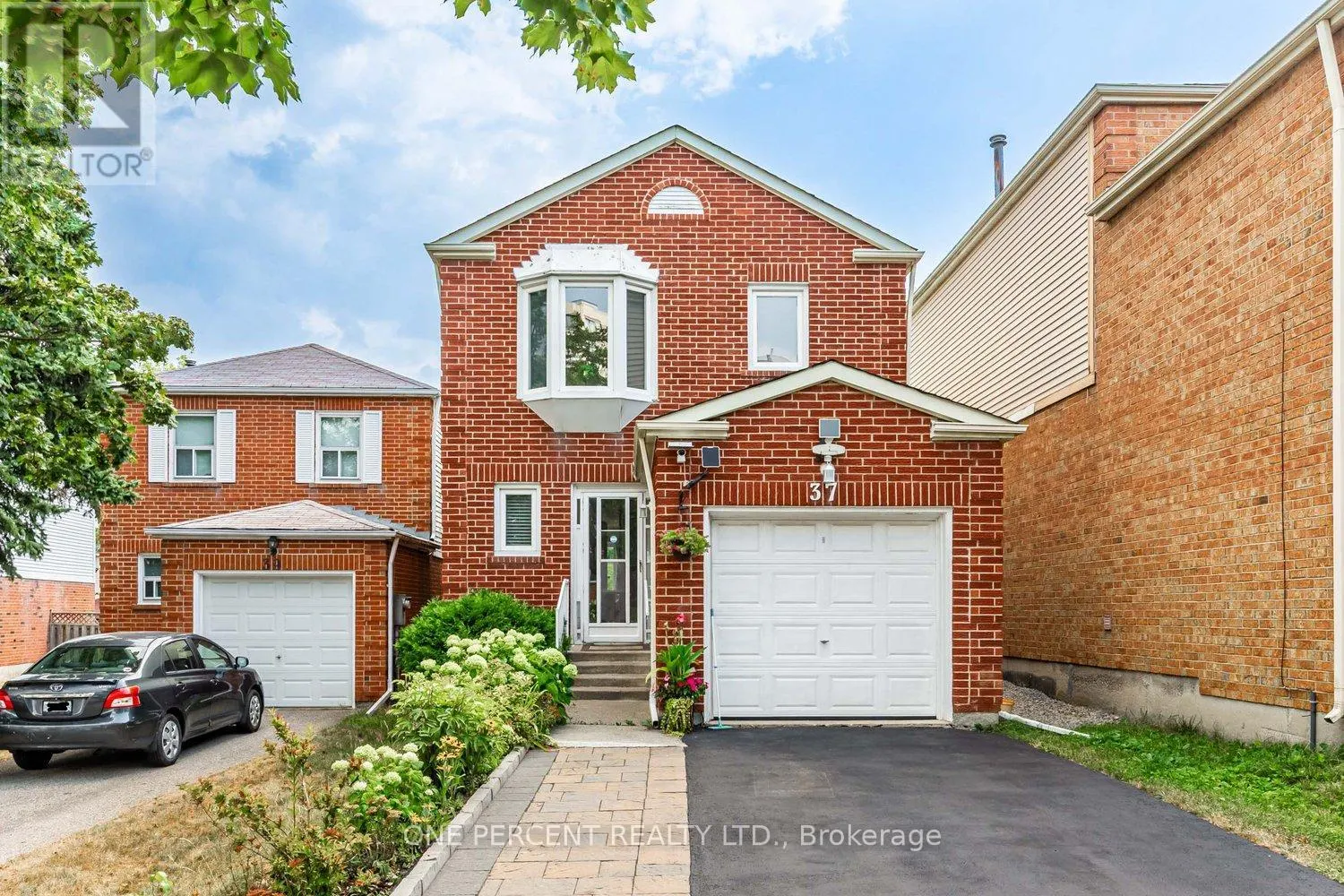 37 LANSBURY COURT