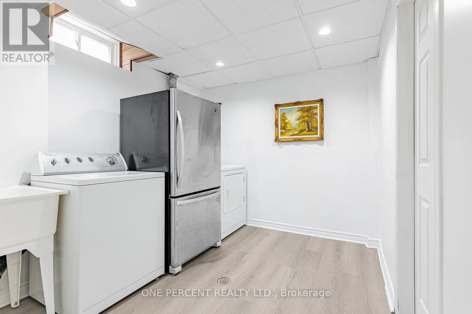 37 LANSBURY COURT