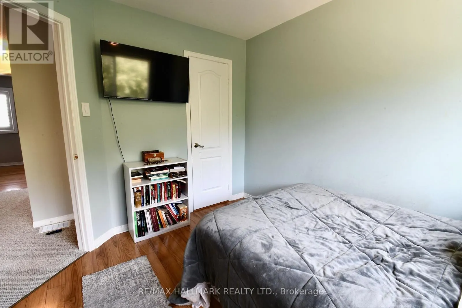 24 GLENORA PLACE