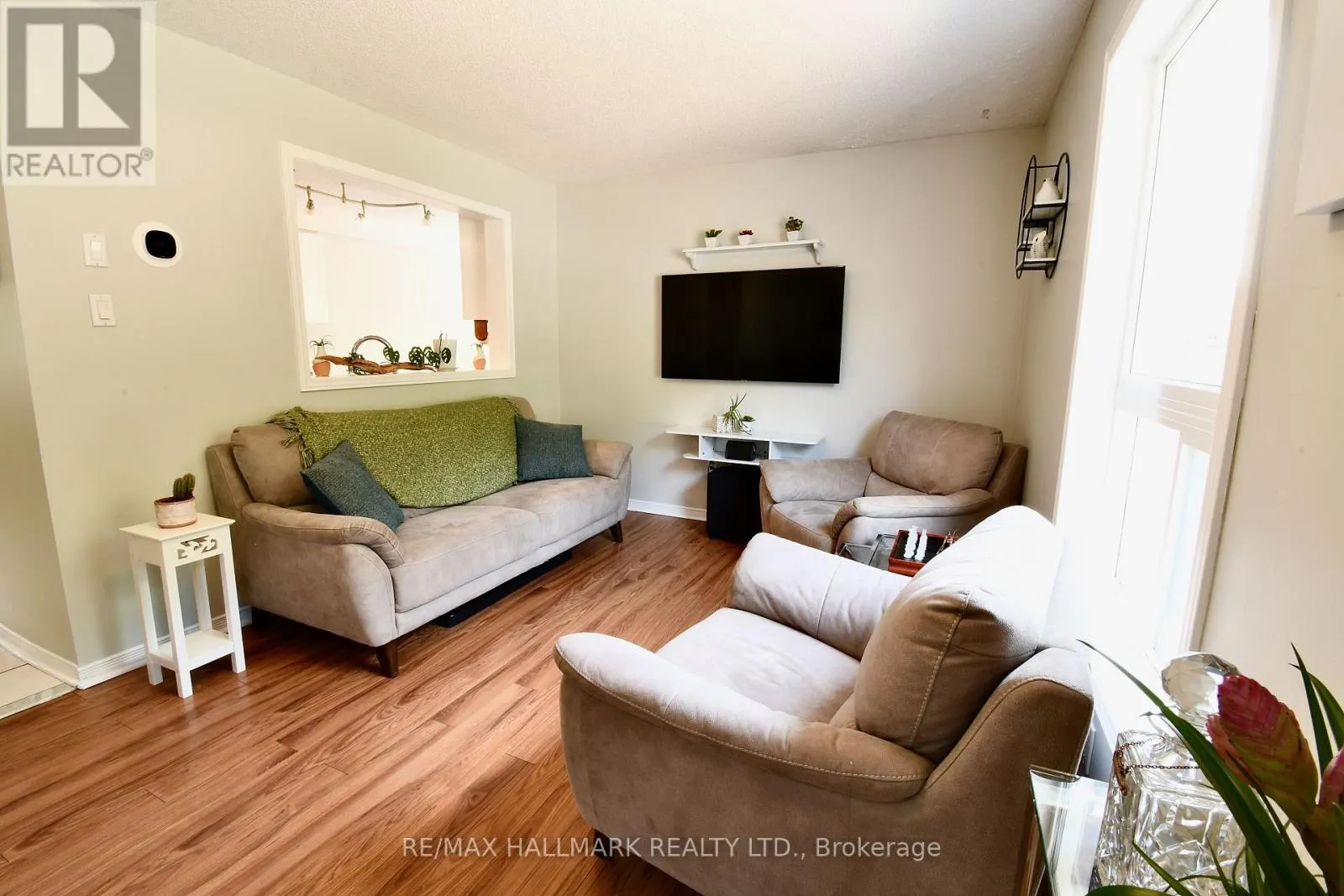 24 GLENORA PLACE