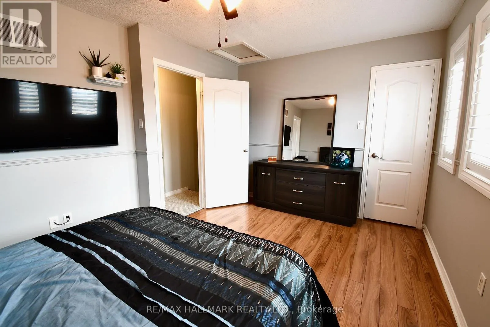 24 GLENORA PLACE