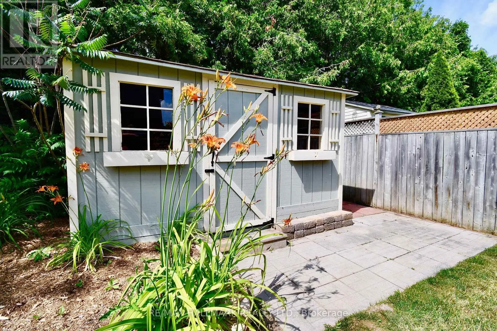 24 GLENORA PLACE