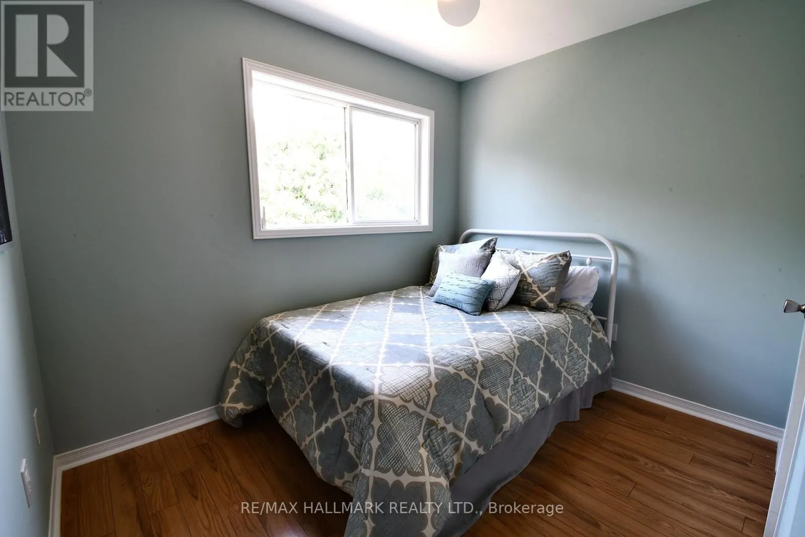 24 GLENORA PLACE