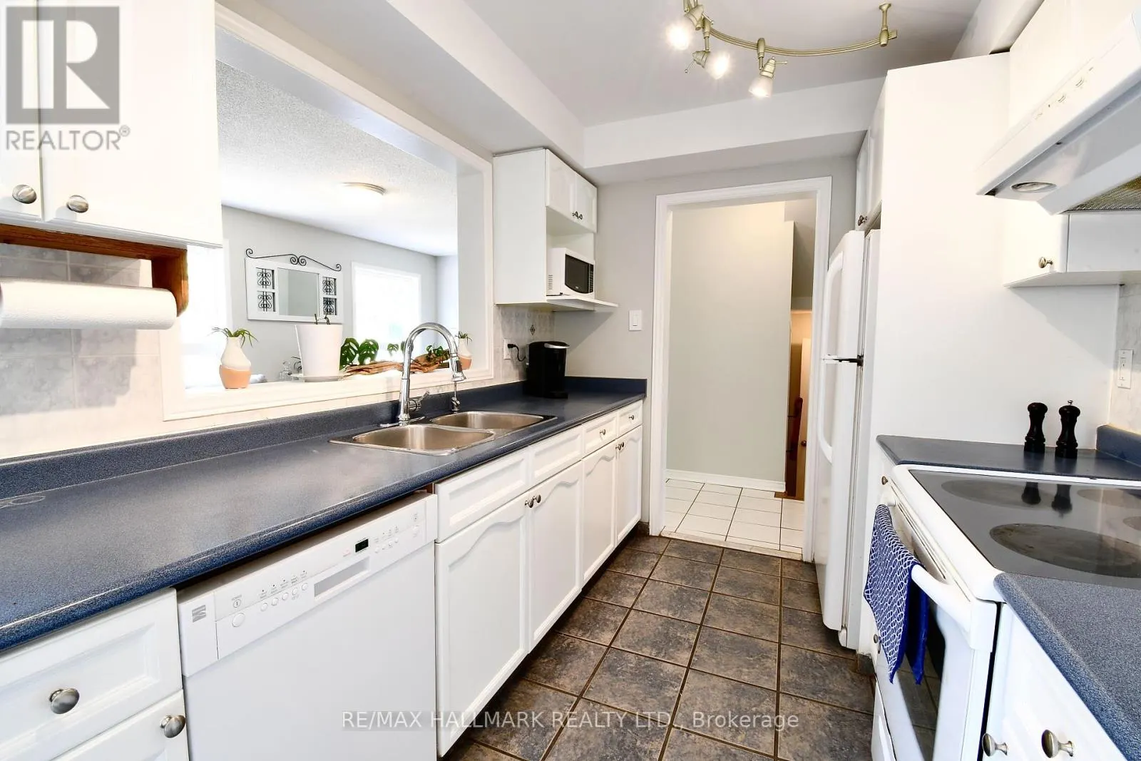 24 GLENORA PLACE