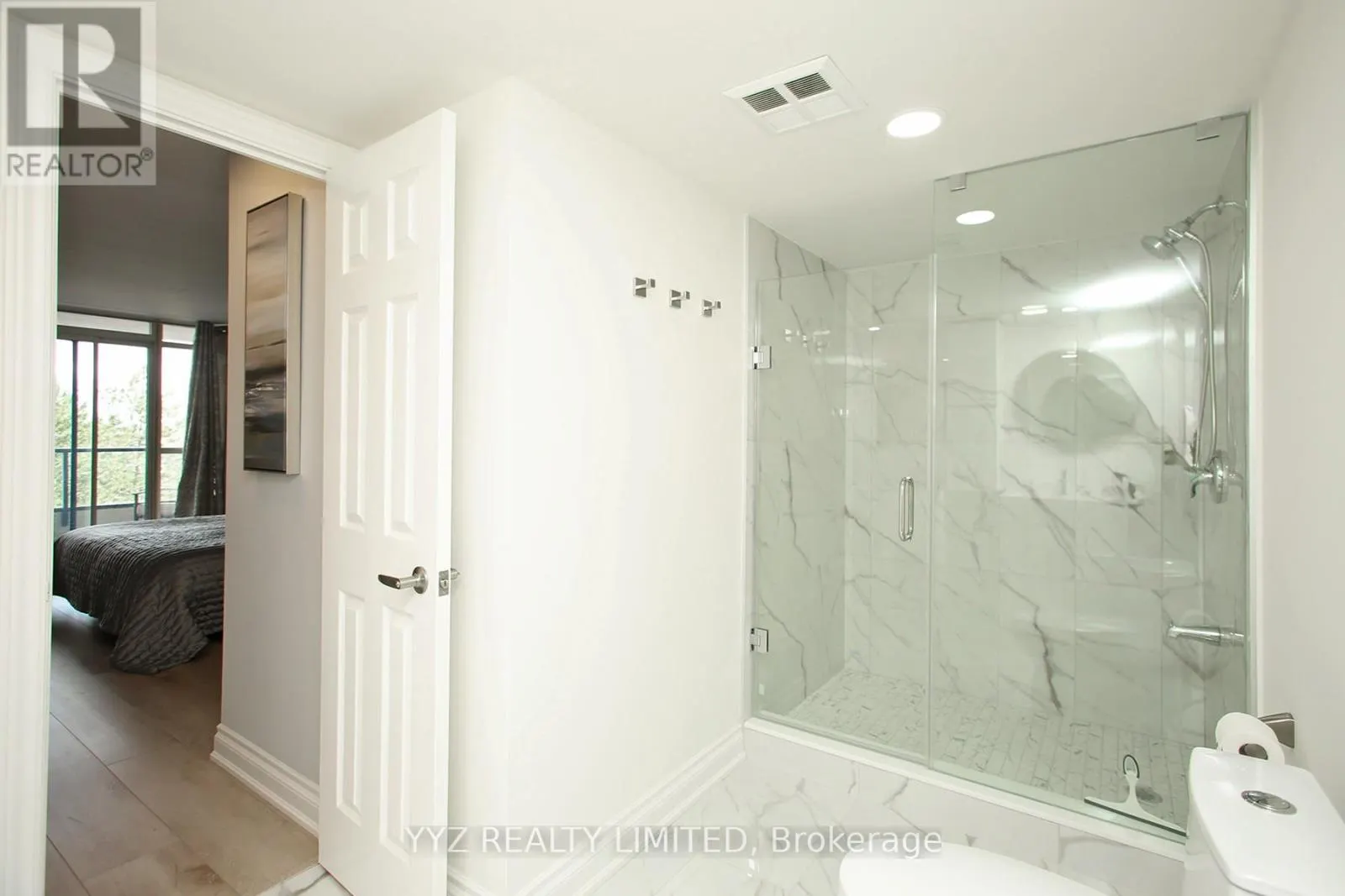 407 - 1 CLARK AVENUE W