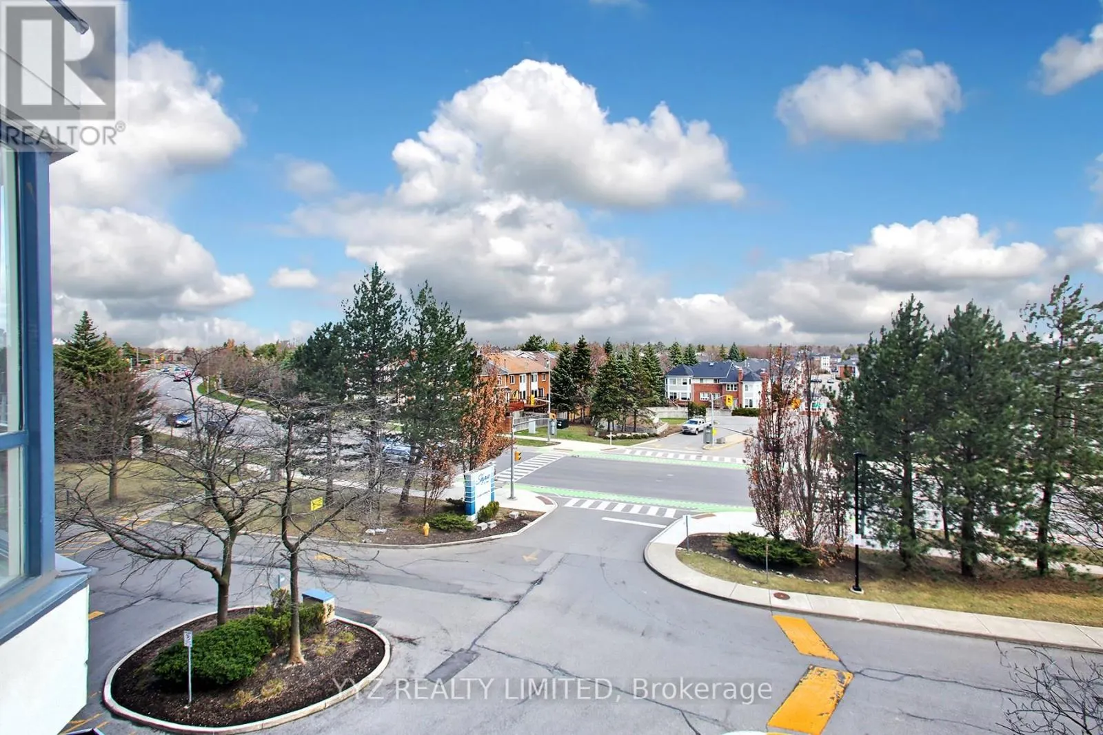 407 - 1 CLARK AVENUE W