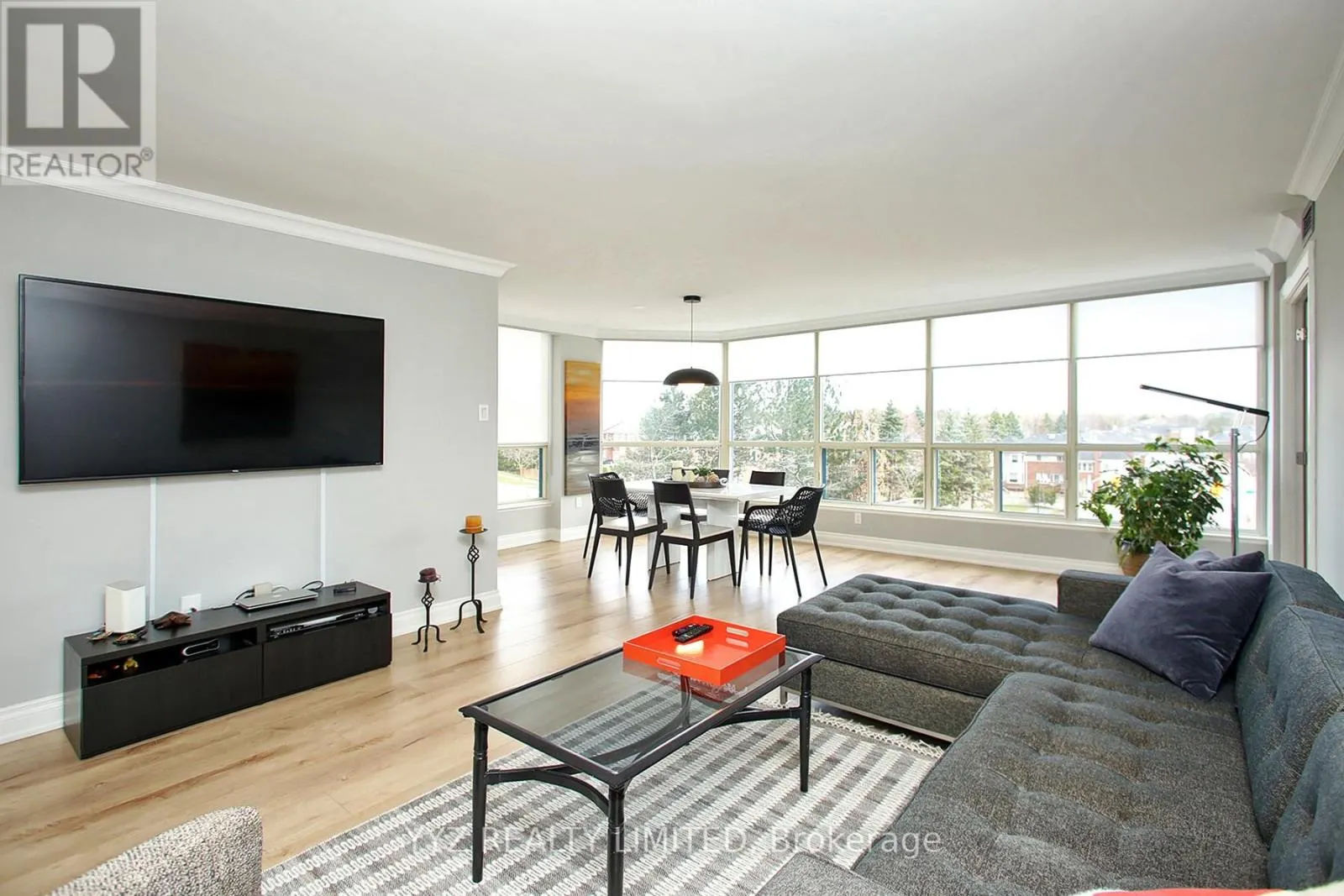 407 - 1 CLARK AVENUE W