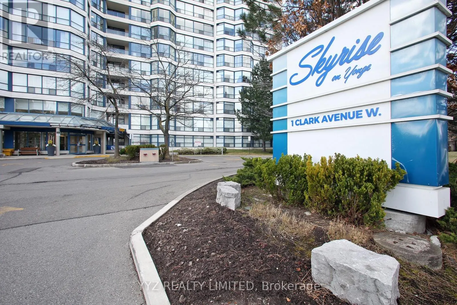 407 - 1 CLARK AVENUE W