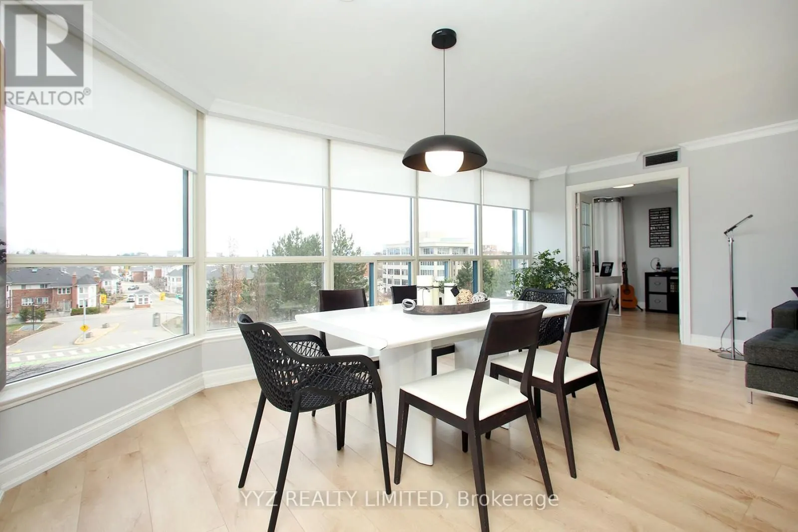 407 - 1 CLARK AVENUE W