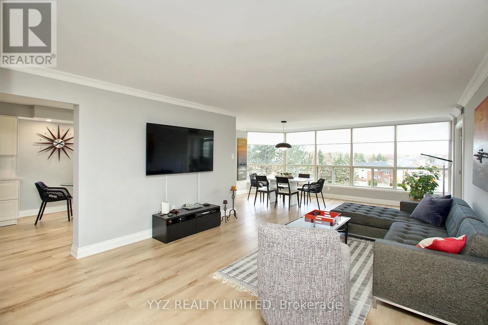 407 - 1 CLARK AVENUE W