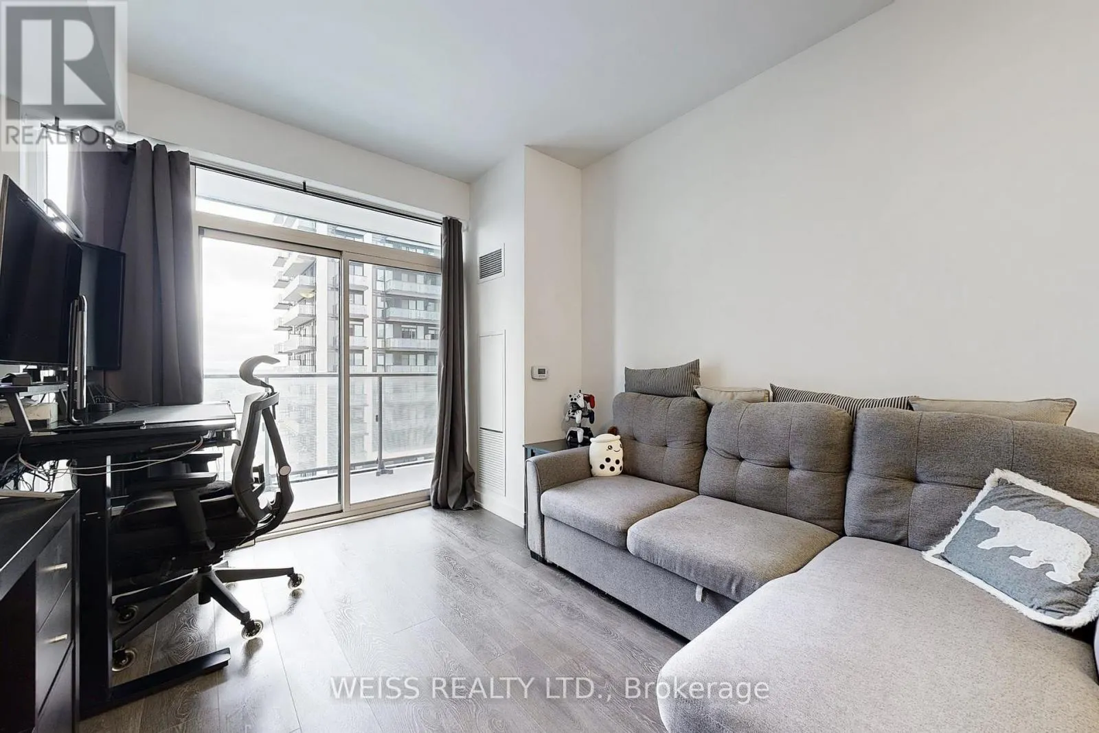 802 - 75 ONEIDA CRESCENT