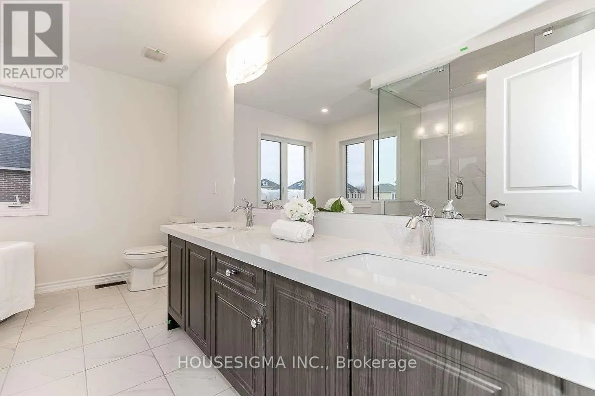 121 FERRAGINE CRESCENT