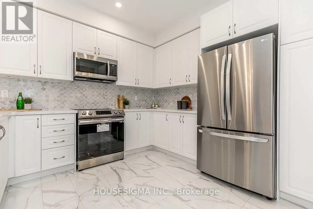 121 FERRAGINE CRESCENT