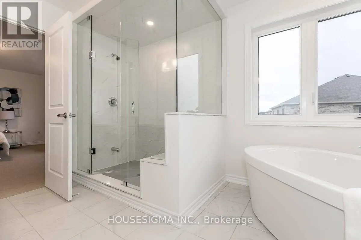 121 FERRAGINE CRESCENT