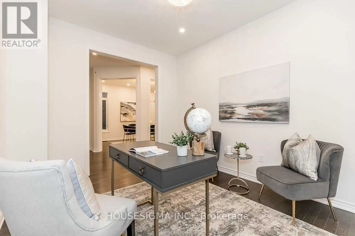 121 FERRAGINE CRESCENT