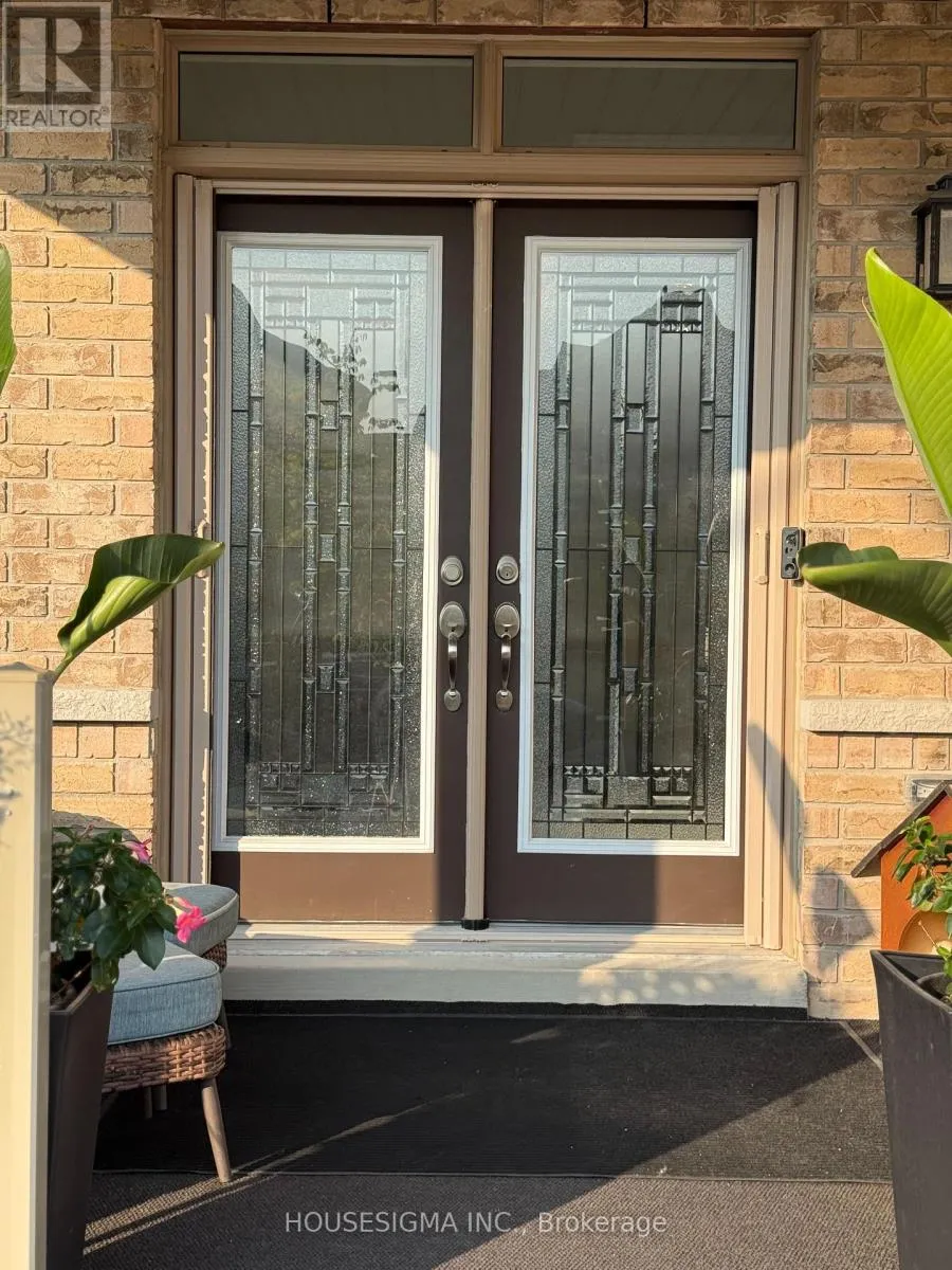 121 FERRAGINE CRESCENT
