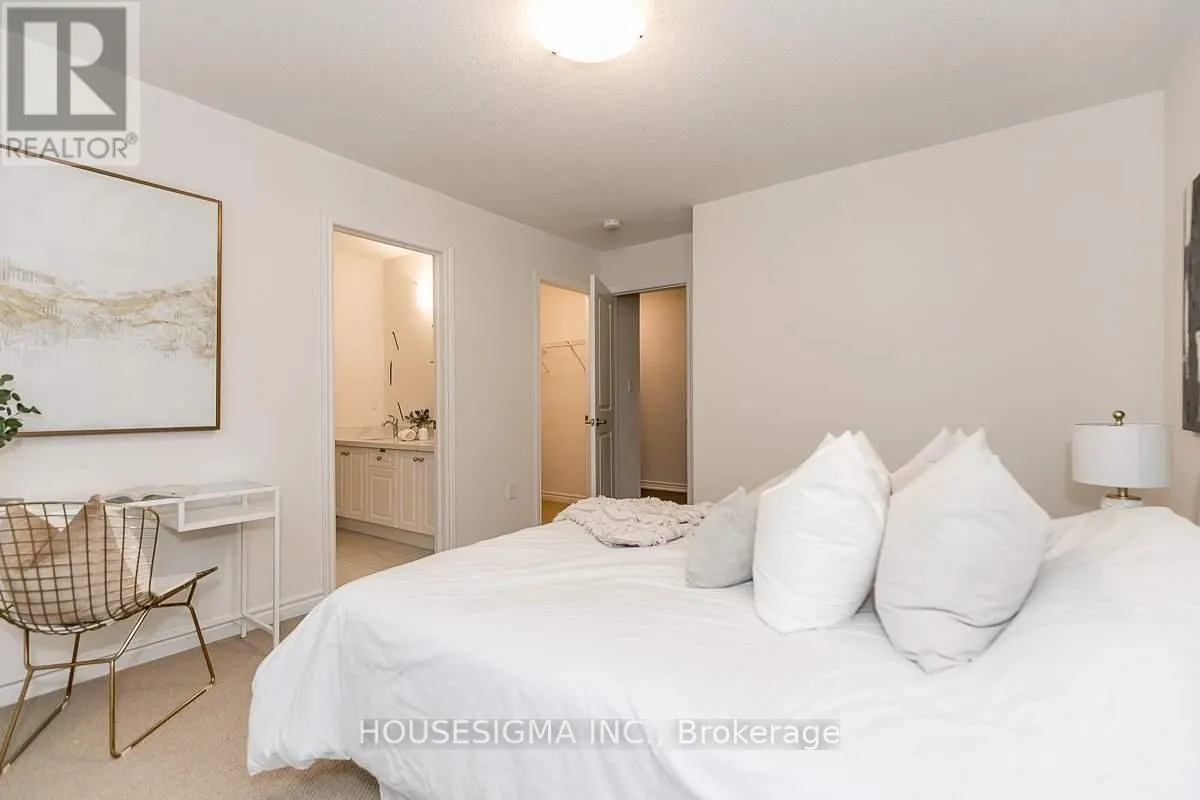 121 FERRAGINE CRESCENT
