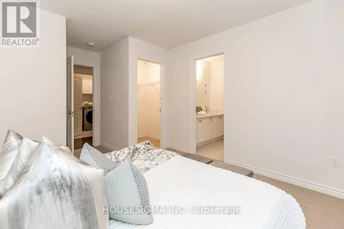 121 FERRAGINE CRESCENT