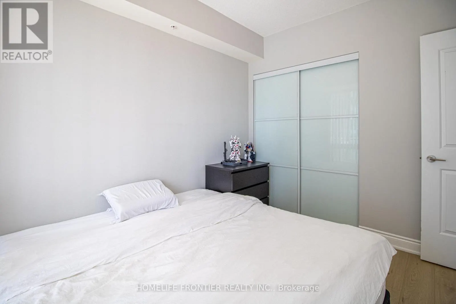 609B - 9090 YONGE STREET