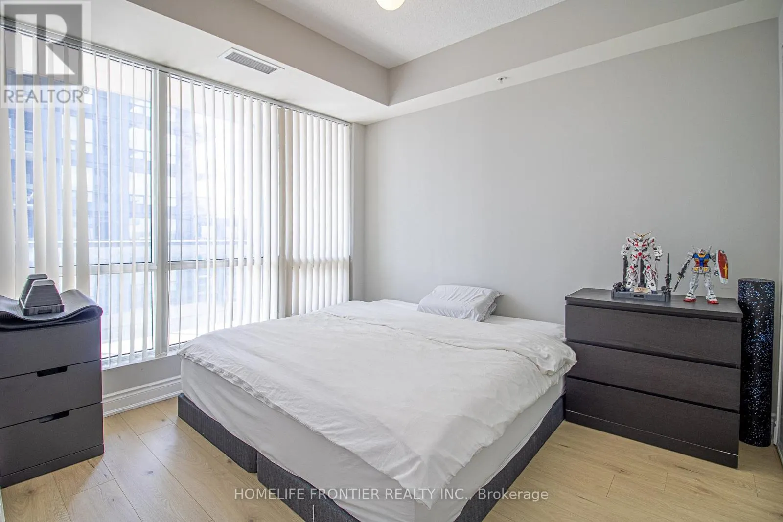 609B - 9090 YONGE STREET