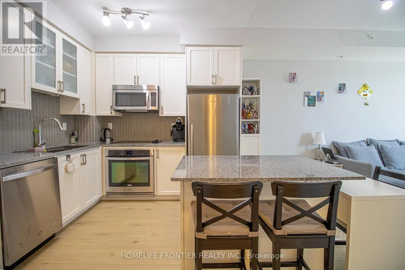 609B - 9090 YONGE STREET